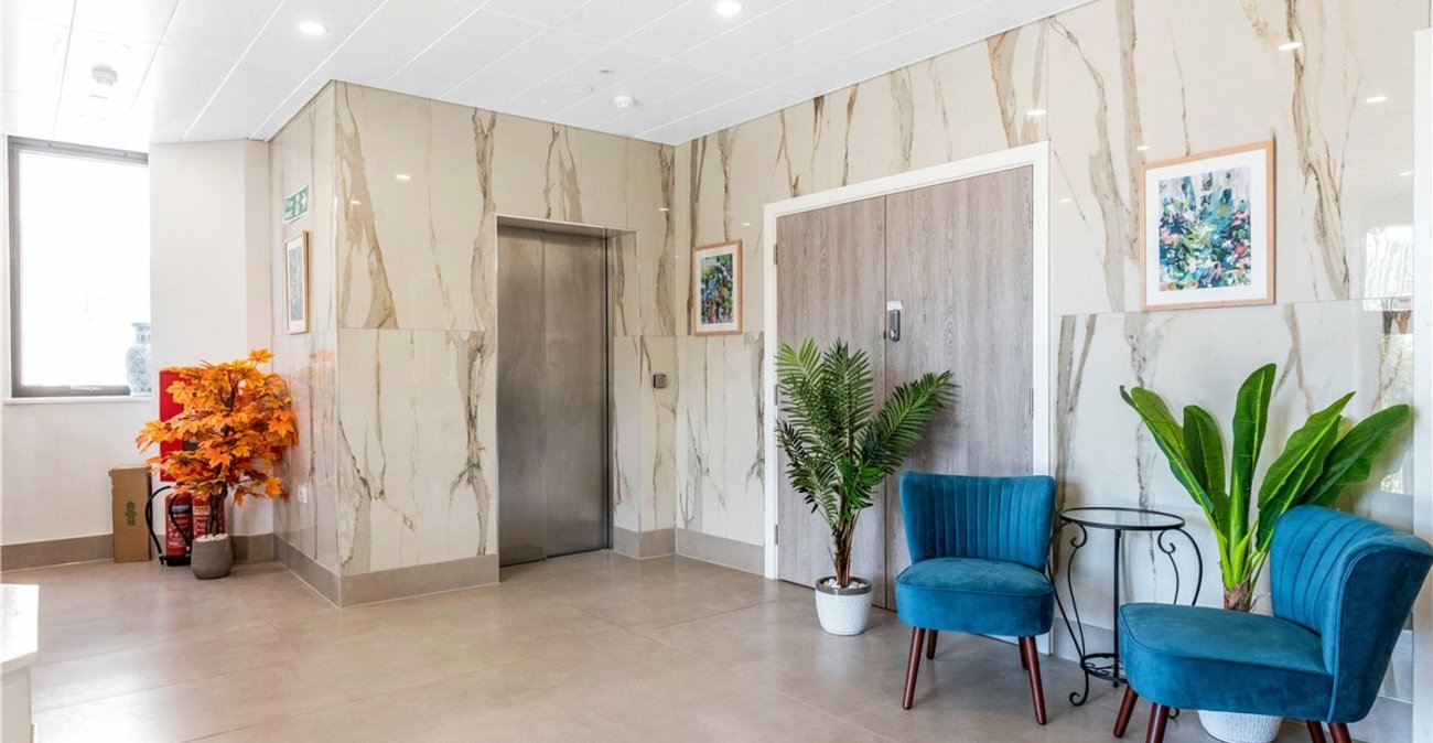 2 bedroom property for sale in 2 Knoll Rise | Robinson Jackson