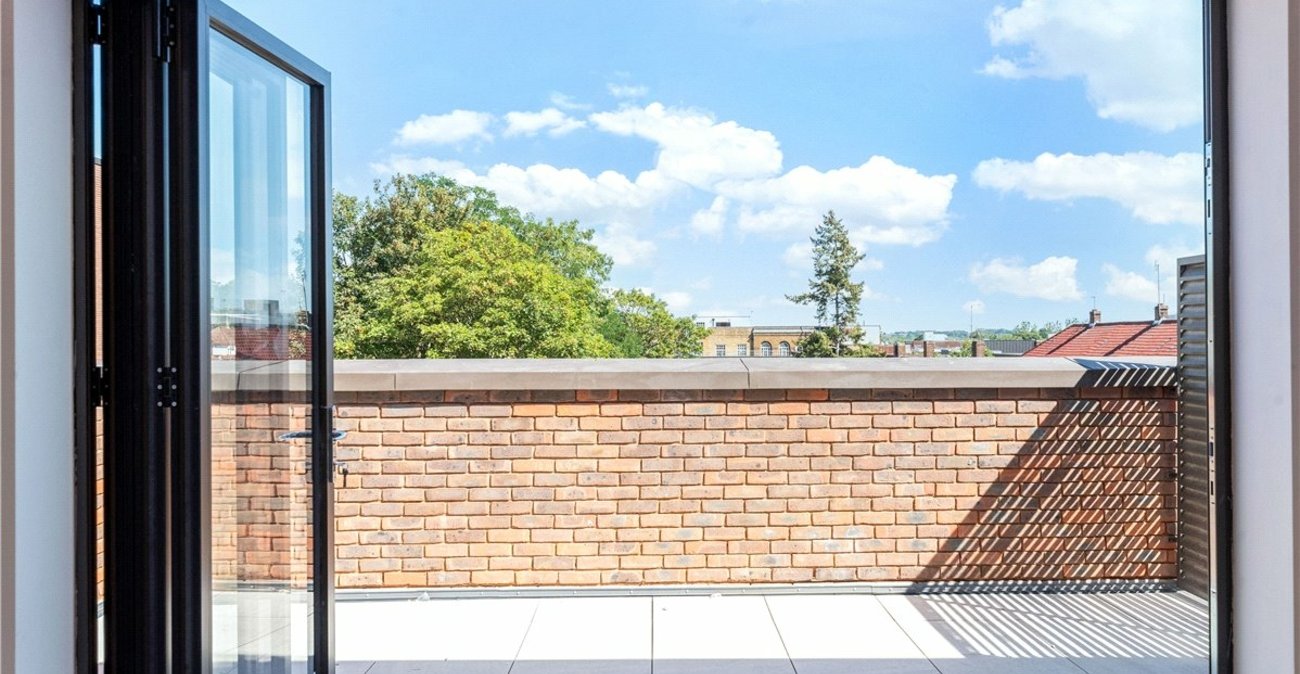 2 bedroom property for sale in 2 Knoll Rise | Robinson Jackson