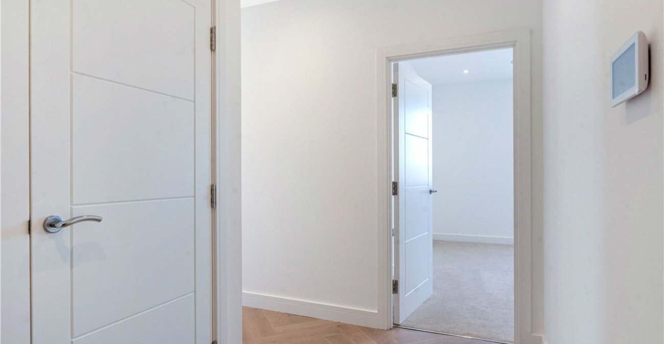 2 bedroom property for sale in 2 Knoll Rise | Robinson Jackson