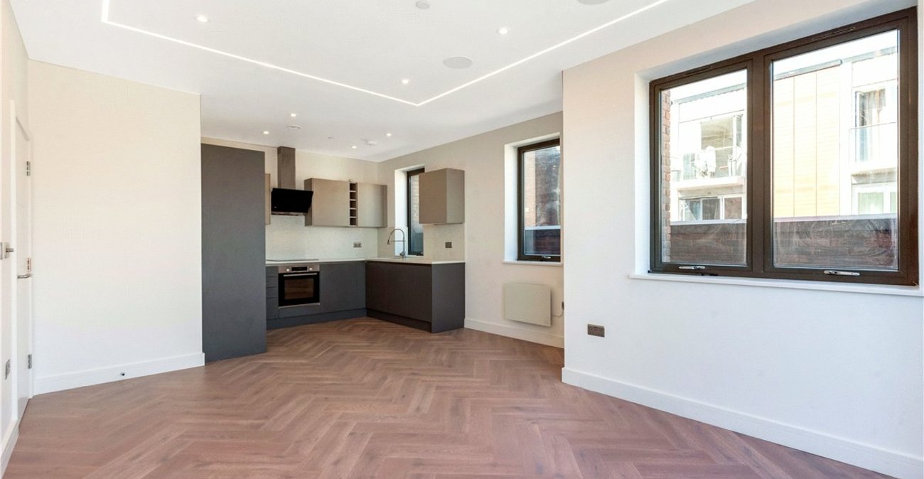 2 bedroom property for sale in 2 Knoll Rise | Robinson Jackson