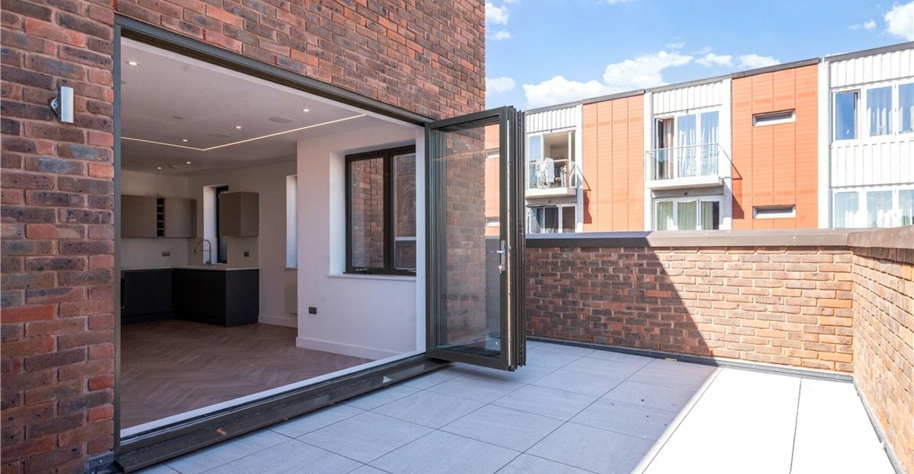 2 bedroom property for sale in 2 Knoll Rise | Robinson Jackson