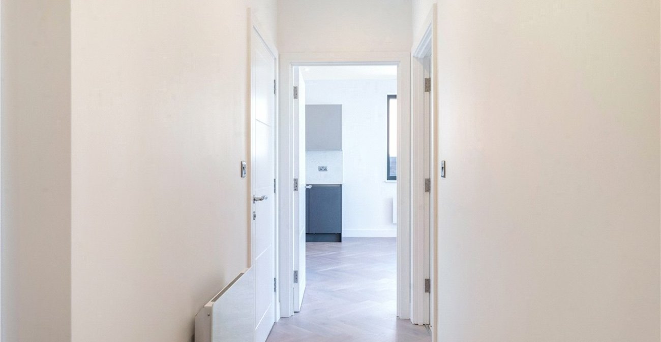 2 bedroom property for sale in 2 Knoll Rise | Robinson Jackson