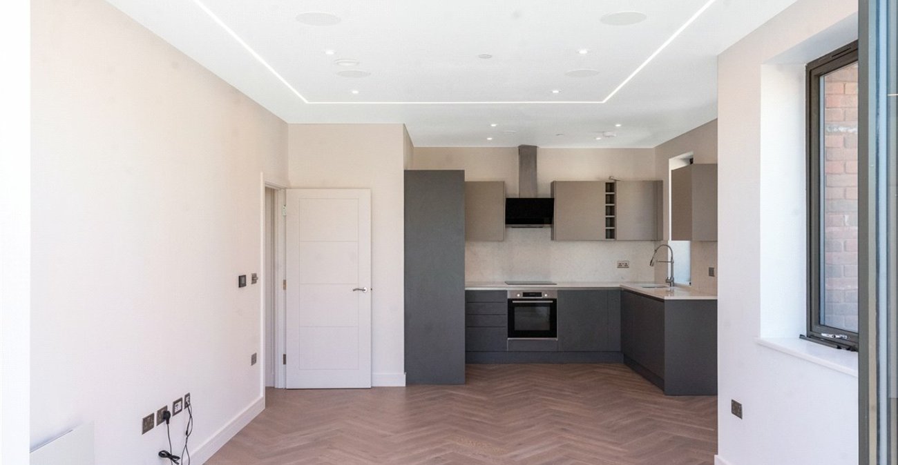 2 bedroom property for sale in 2 Knoll Rise | Robinson Jackson