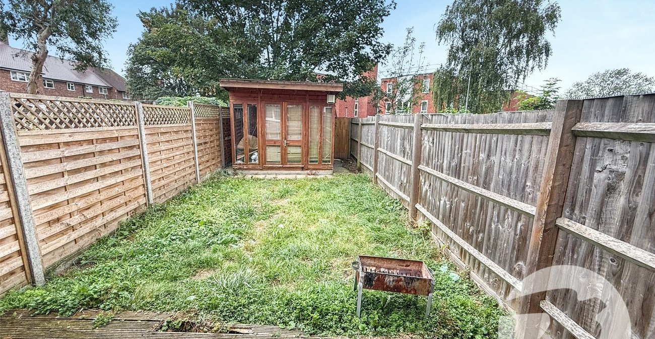 2 bedroom property for sale in Eltham | Robinson Jackson