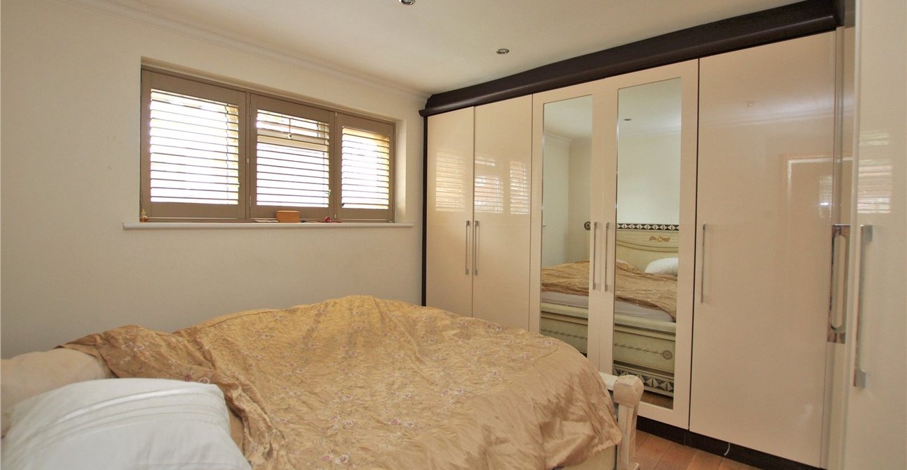2 bedroom property for sale in Eltham | Robinson Jackson
