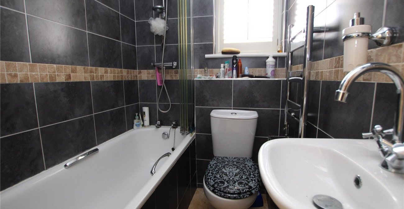 2 bedroom property for sale in Eltham | Robinson Jackson