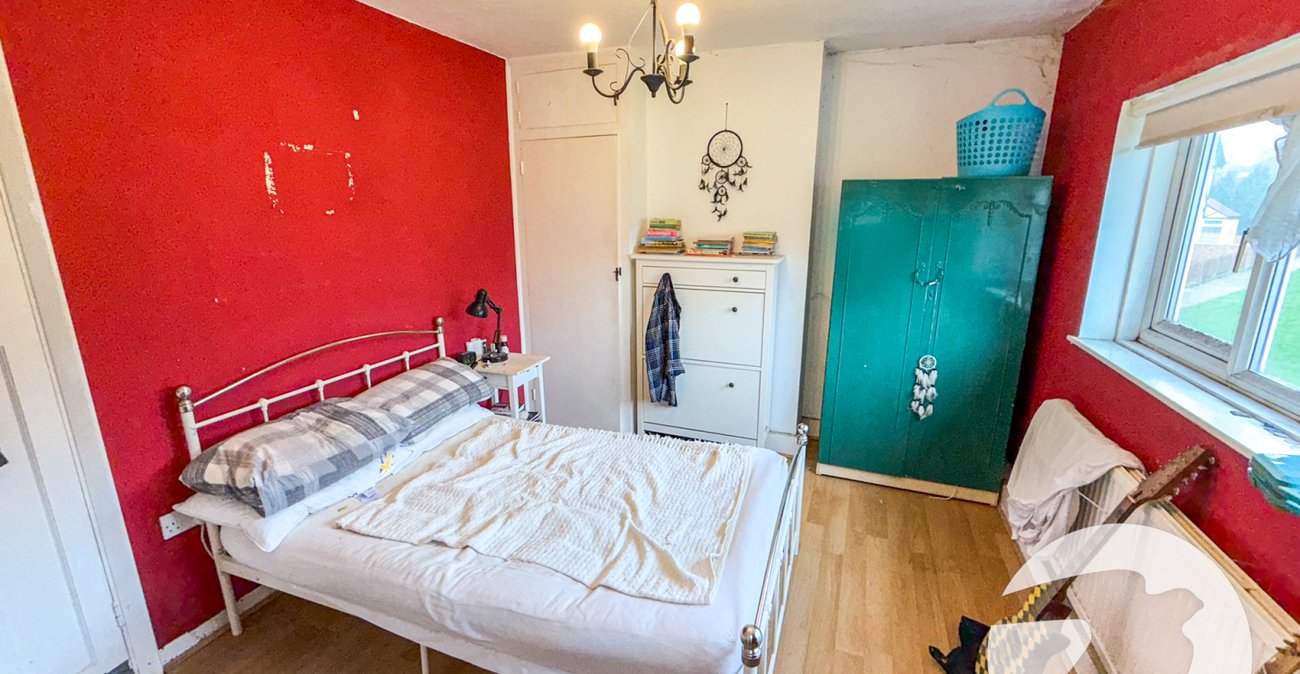 3 bedroom house for sale in London | Robinson Jackson