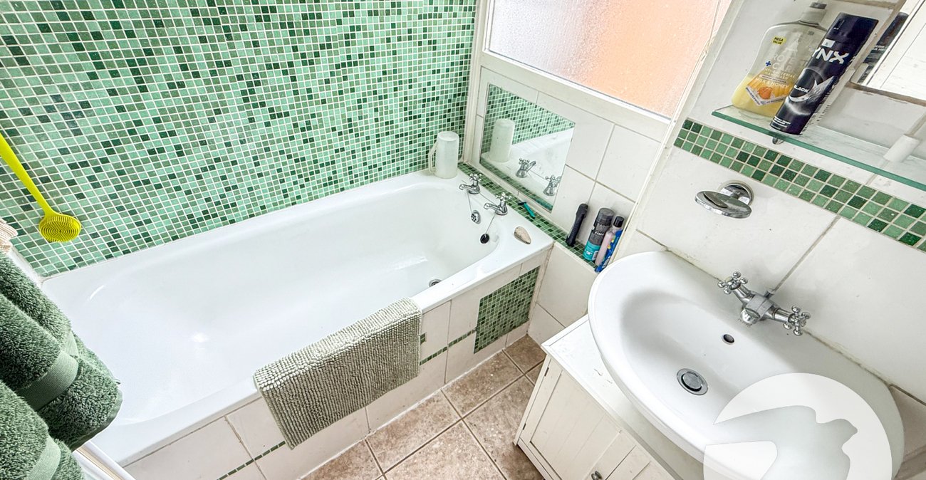 3 bedroom house for sale in London | Robinson Jackson