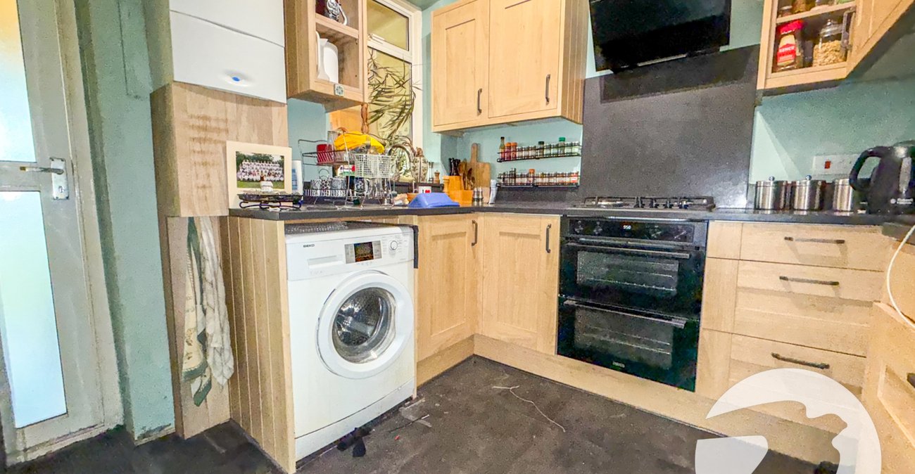 3 bedroom house for sale in London | Robinson Jackson