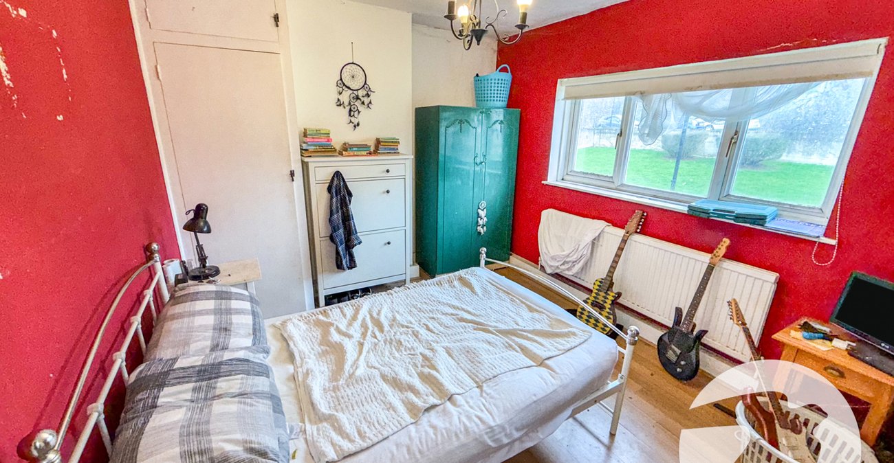 3 bedroom house for sale in London | Robinson Jackson