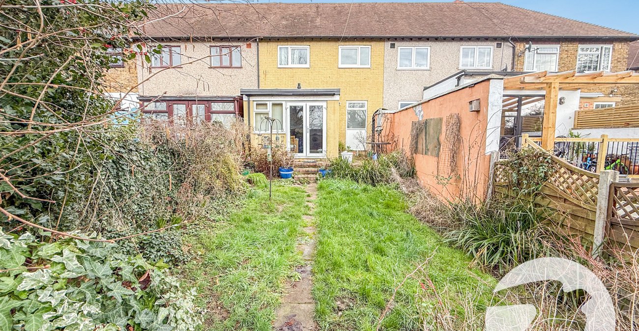 3 bedroom house for sale in London | Robinson Jackson