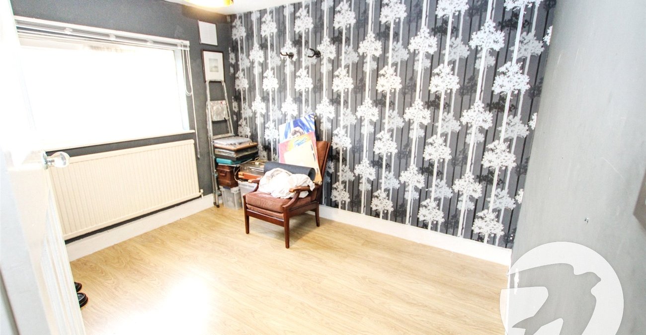 3 bedroom house for sale in London | Robinson Jackson