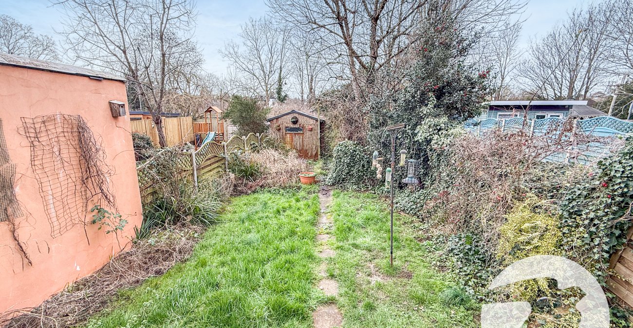 3 bedroom house for sale in London | Robinson Jackson