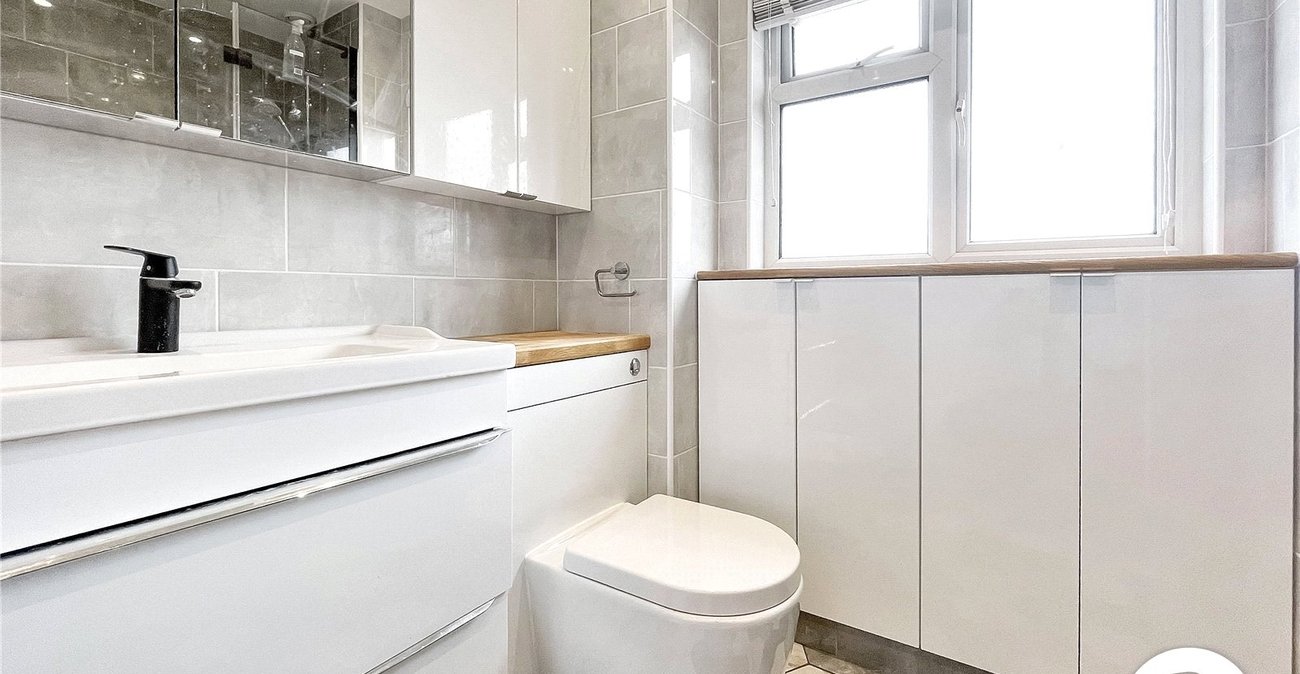 2 bedroom property for sale in Maidstone | Robinson Michael & Jackson