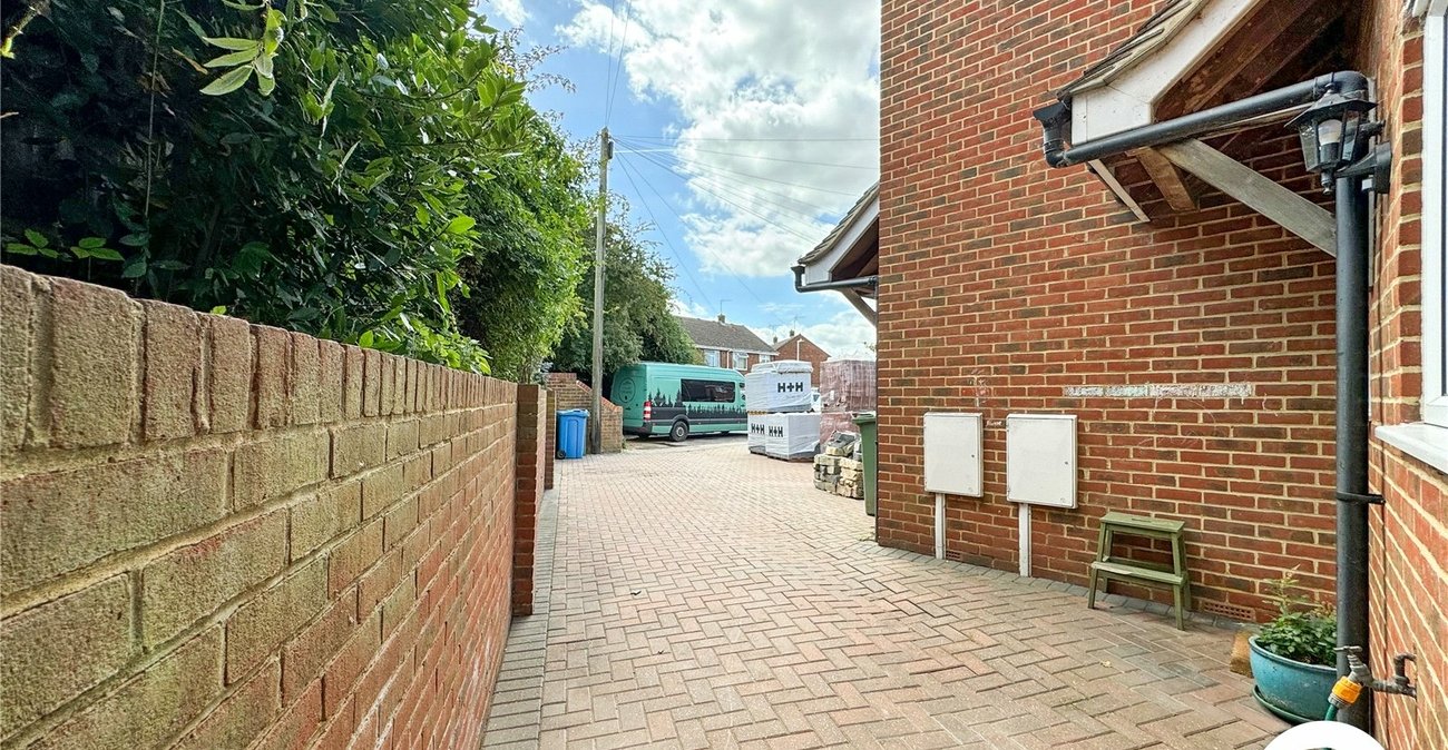 2 bedroom house for sale in Sittingbourne | Robinson Michael & Jackson