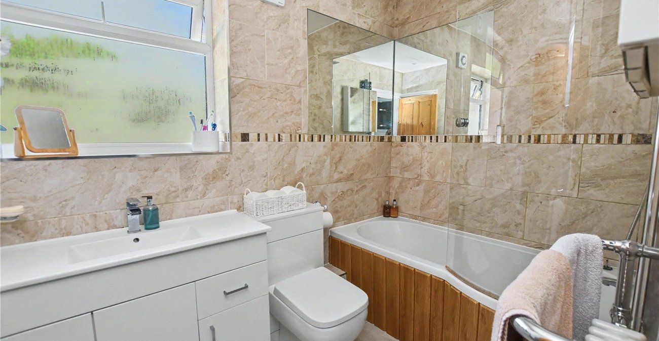 3 bedroom bungalow for sale in Bexleyheath | Robinson Jackson