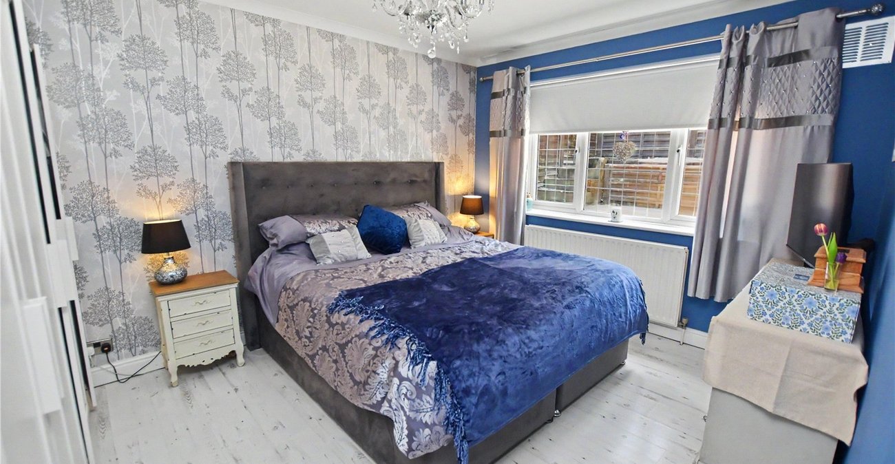 3 bedroom bungalow for sale in Bexleyheath | Robinson Jackson