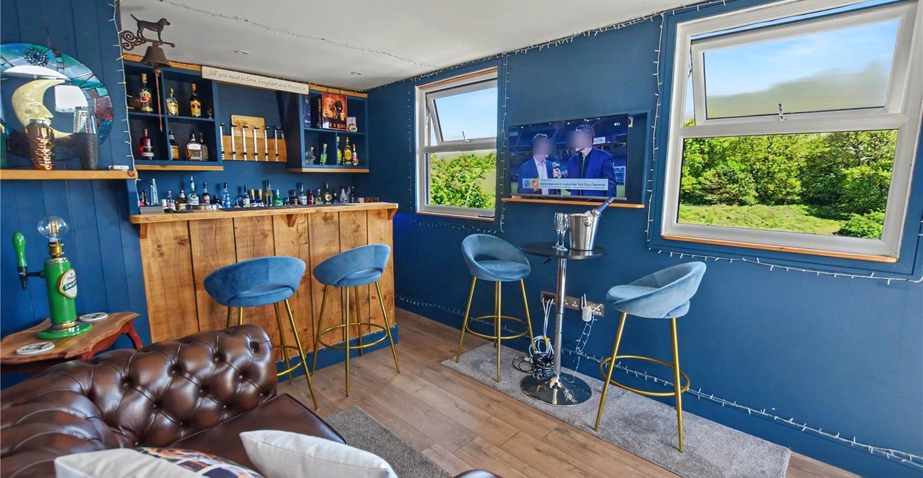 3 bedroom bungalow for sale in Bexleyheath | Robinson Jackson