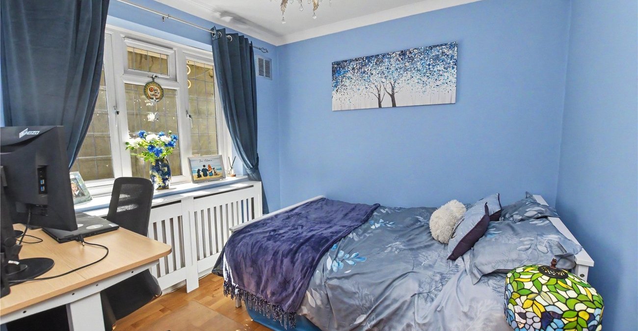 3 bedroom bungalow for sale in Bexleyheath | Robinson Jackson