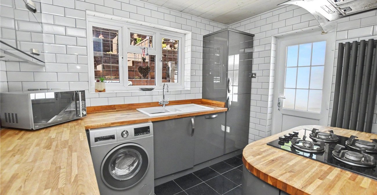 3 bedroom bungalow for sale in Bexleyheath | Robinson Jackson