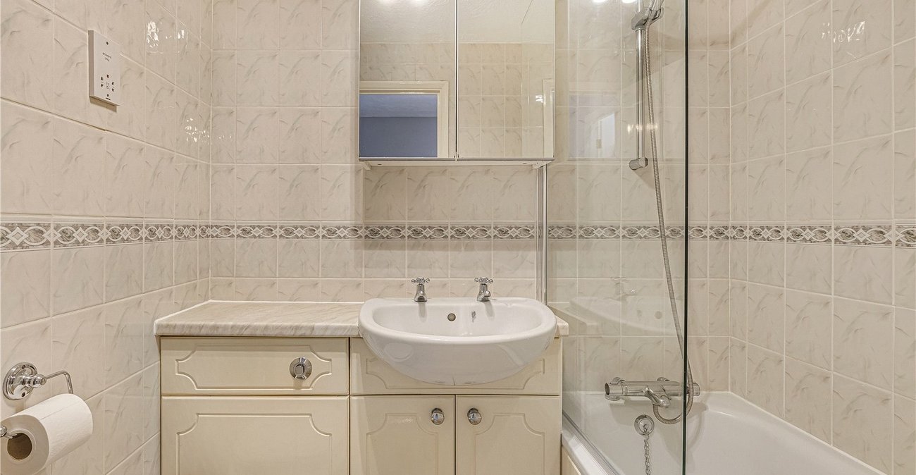 2 bedroom house for sale in Welling | Robinson Jackson