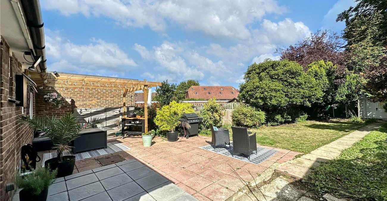 2 bedroom bungalow for sale in Rainham | Robinson Michael & Jackson