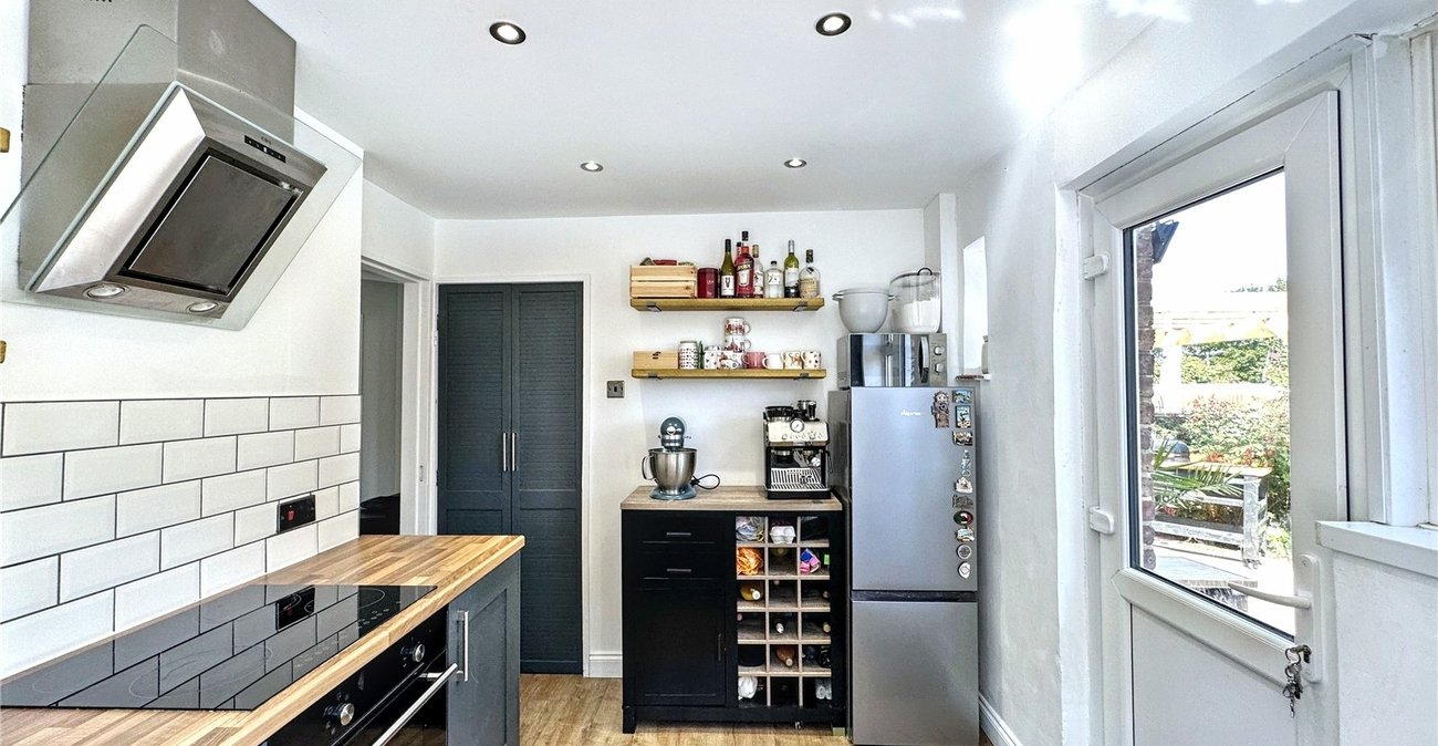 2 bedroom bungalow for sale in Rainham | Robinson Michael & Jackson