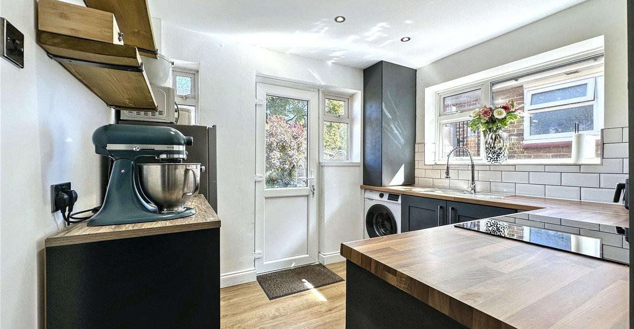 2 bedroom bungalow for sale in Rainham | Robinson Michael & Jackson