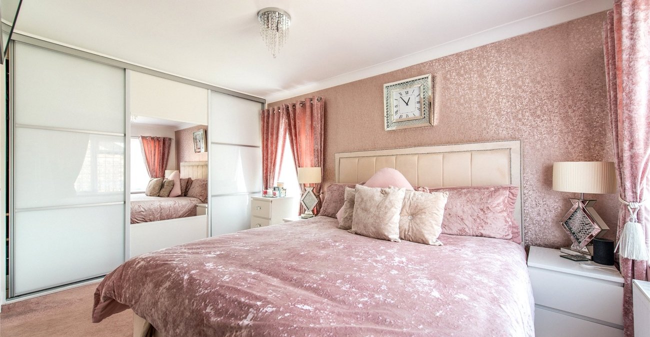 5 bedroom house for sale in Rainham | Robinson Michael & Jackson
