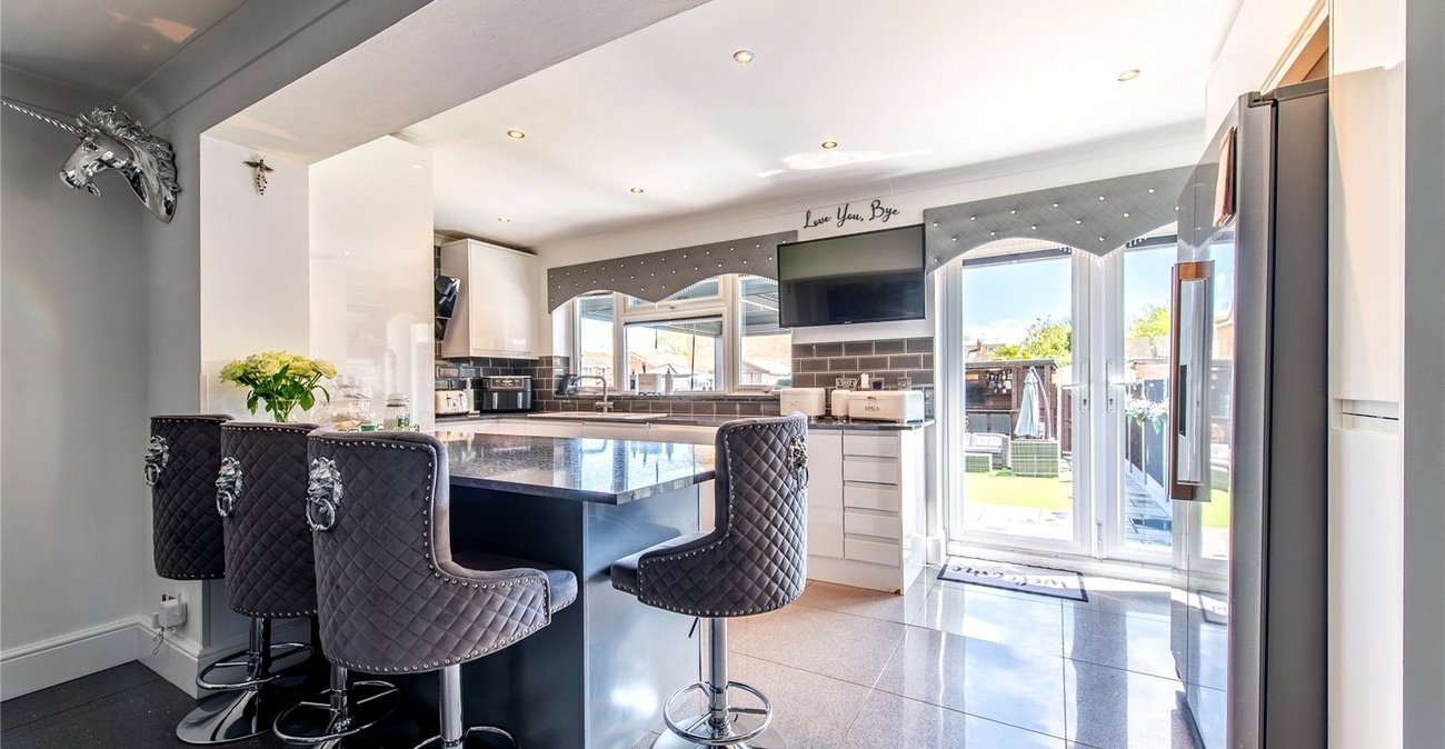 5 bedroom house for sale in Rainham | Robinson Michael & Jackson