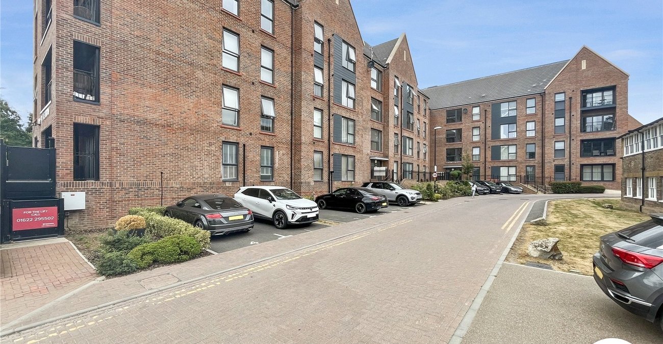 2 bedroom property for sale in Maidstone | Robinson Michael & Jackson