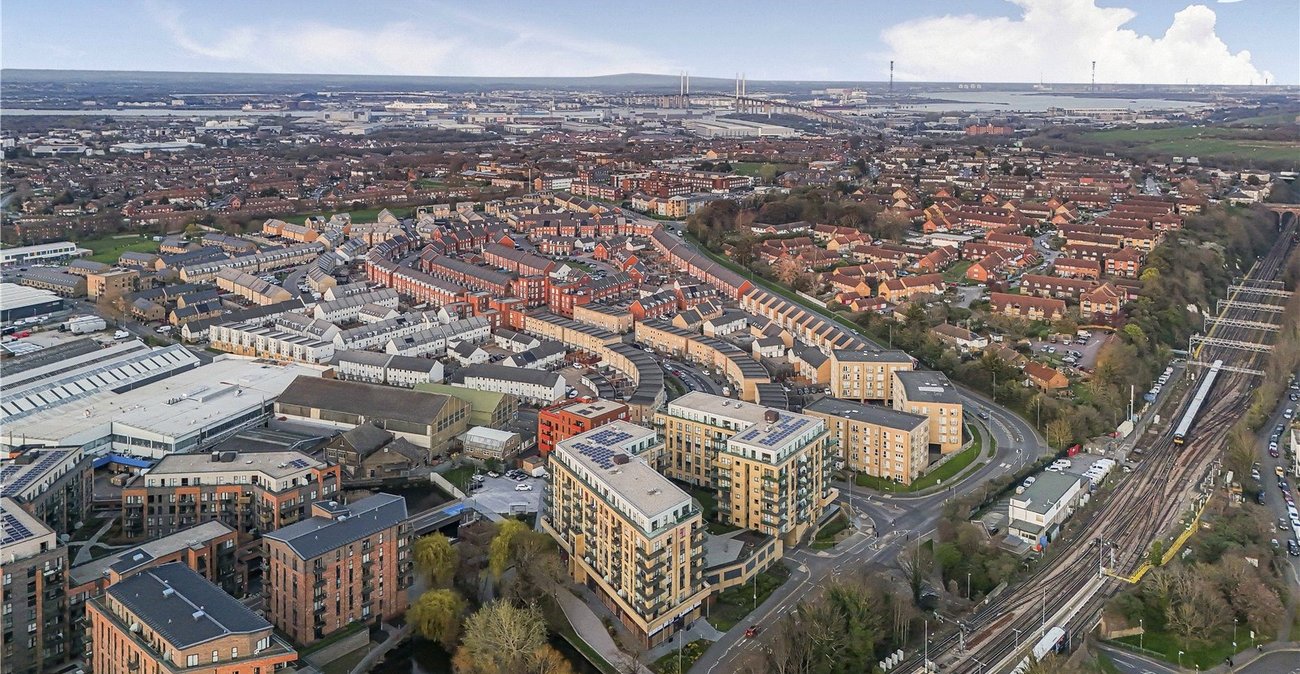 2 bedroom property for sale in Dartford | Robinson Jackson
