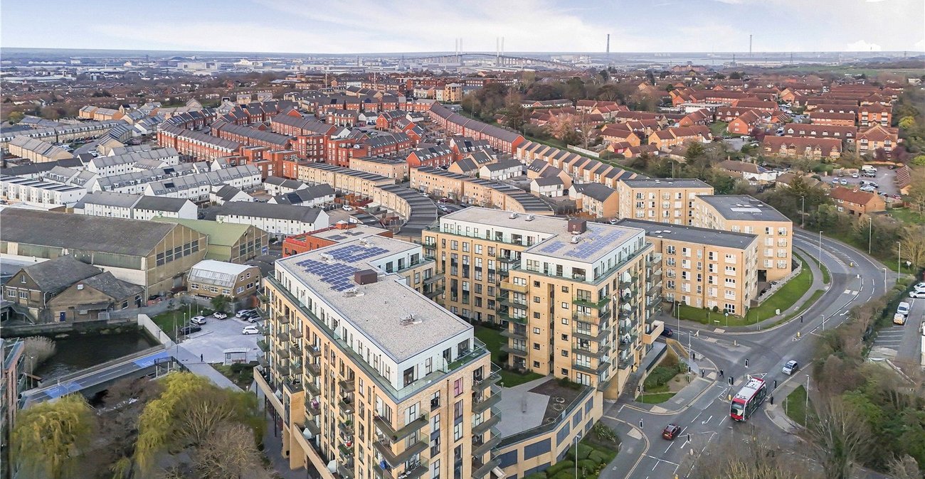 2 bedroom property for sale in Dartford | Robinson Jackson