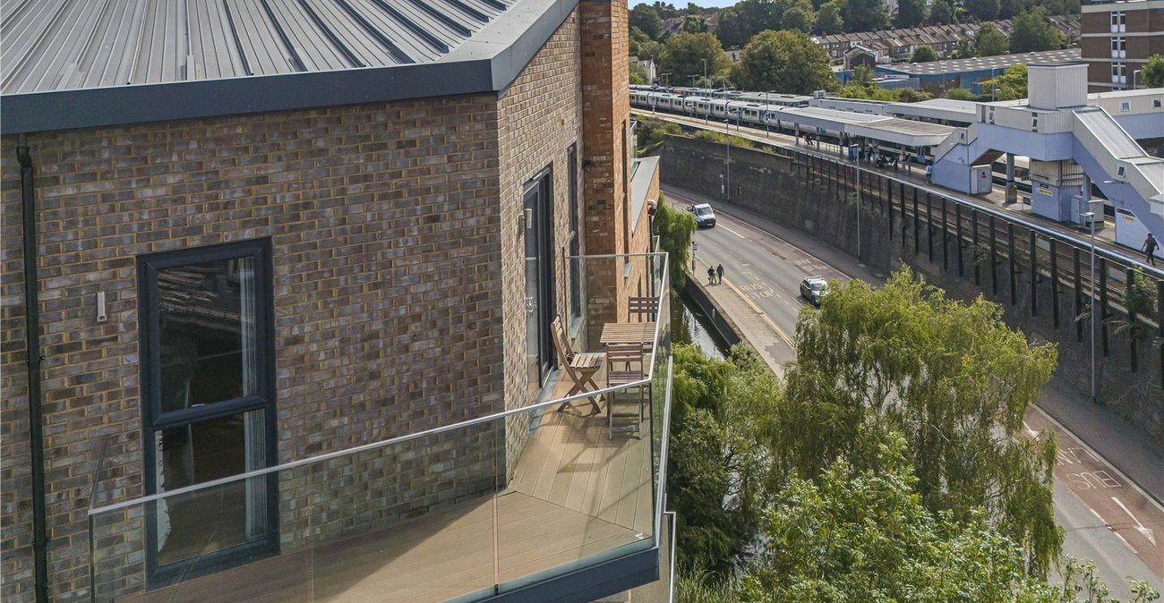 2 bedroom property for sale in Dartford | Robinson Jackson