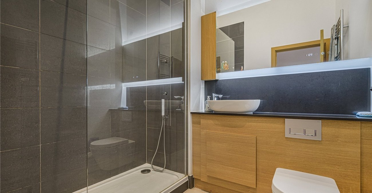 2 bedroom property for sale in Dartford | Robinson Jackson