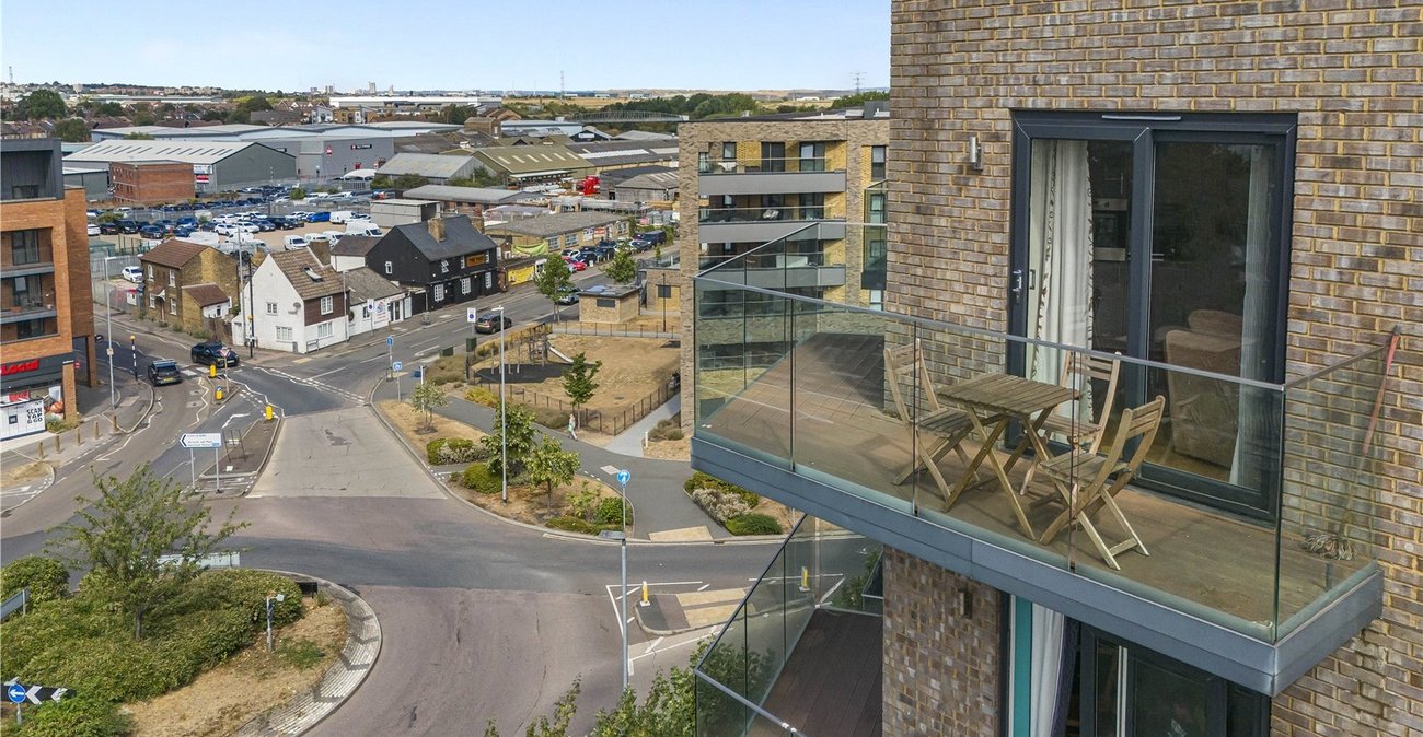 2 bedroom property for sale in Dartford | Robinson Jackson