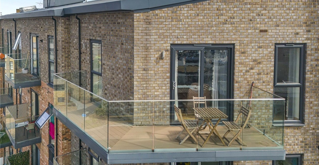 2 bedroom property for sale in Dartford | Robinson Jackson