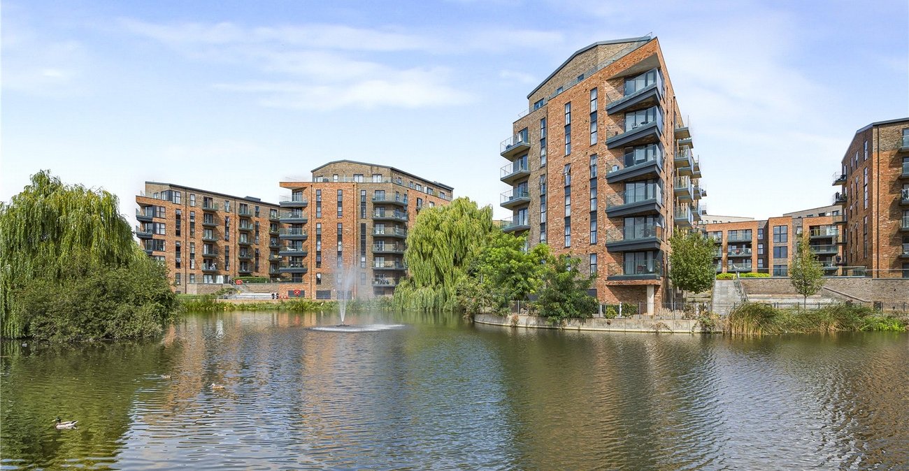 2 bedroom property for sale in Dartford | Robinson Jackson
