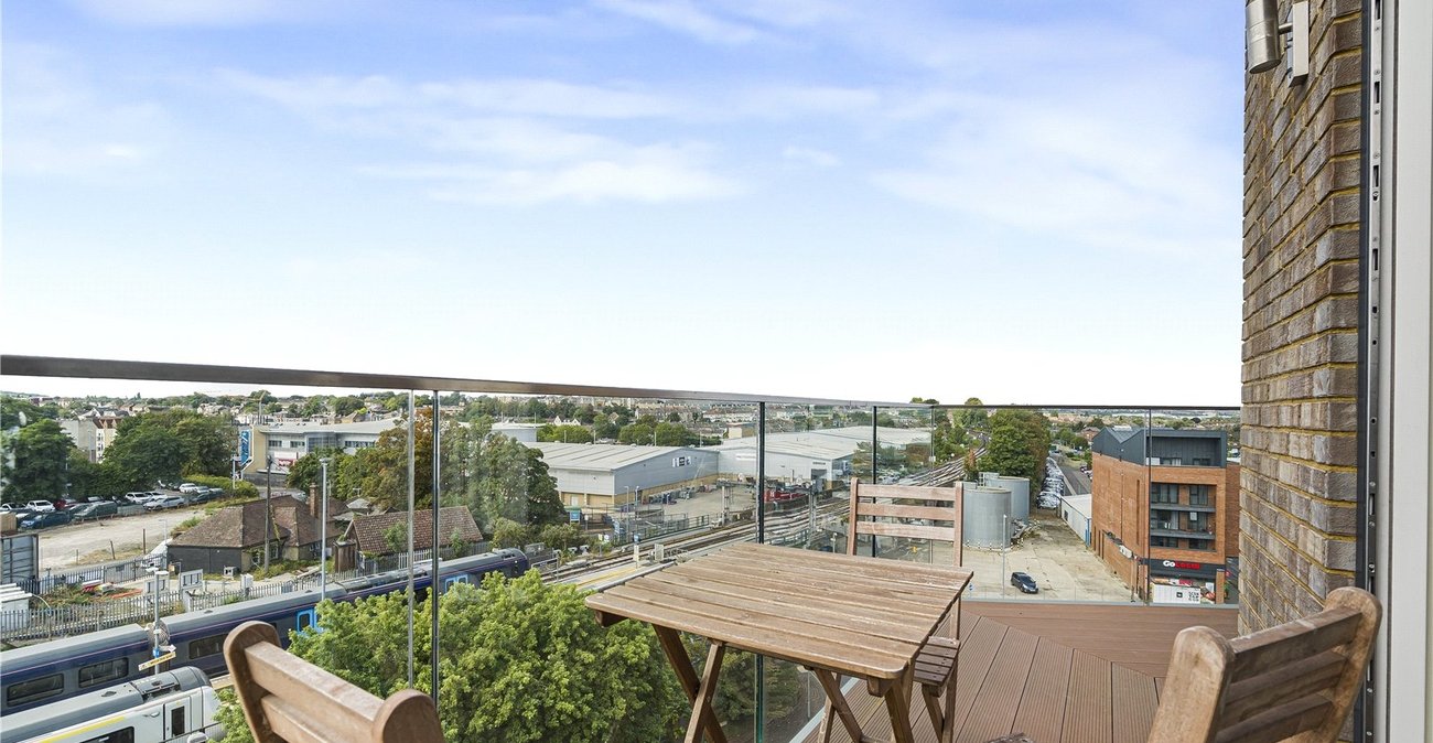 2 bedroom property for sale in Dartford | Robinson Jackson