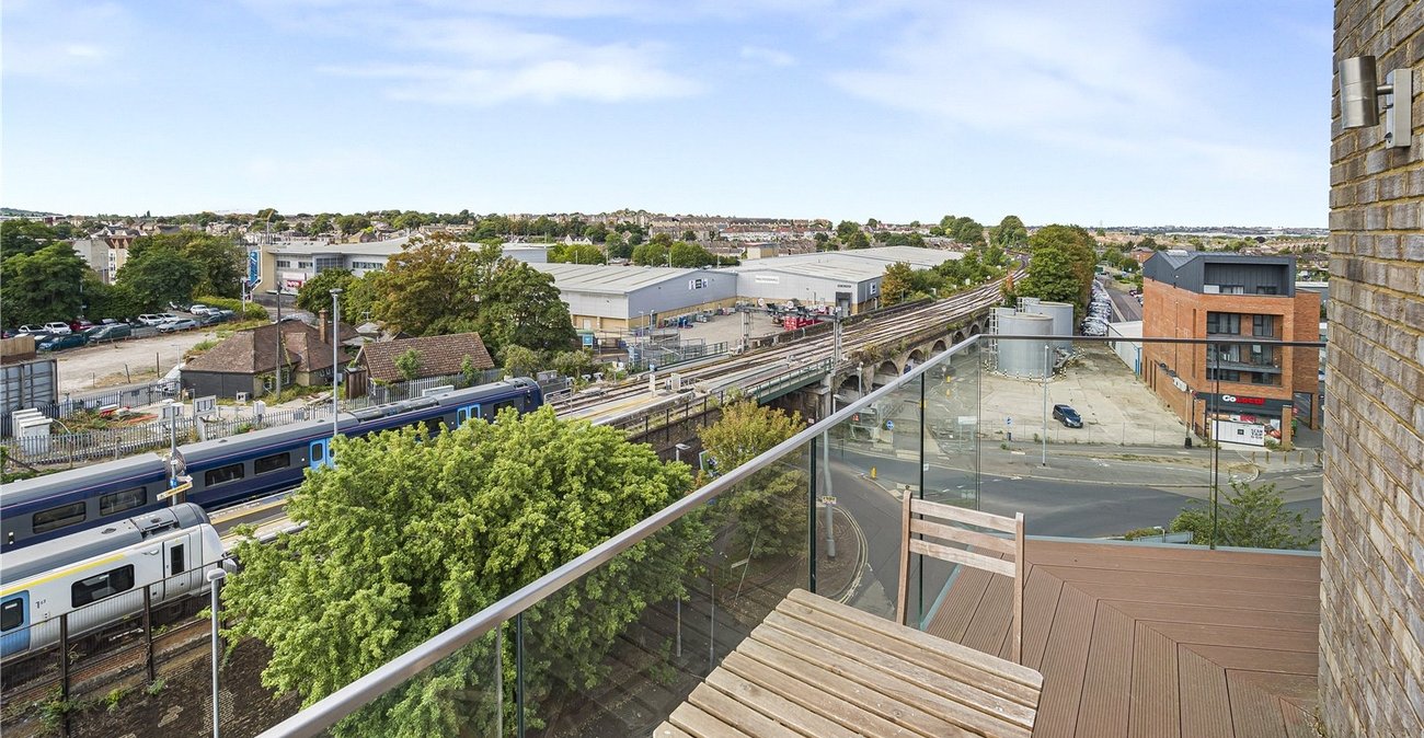 2 bedroom property for sale in Dartford | Robinson Jackson