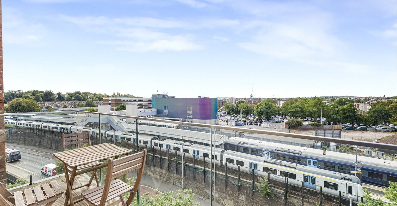 2 bedroom property for sale in Dartford | Robinson Jackson