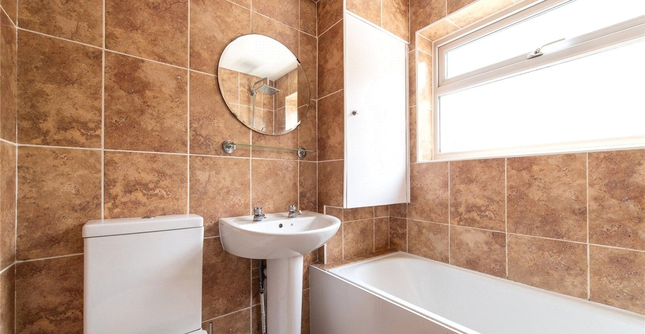 2 bedroom house for sale in Northfleet | Robinson Michael & Jackson