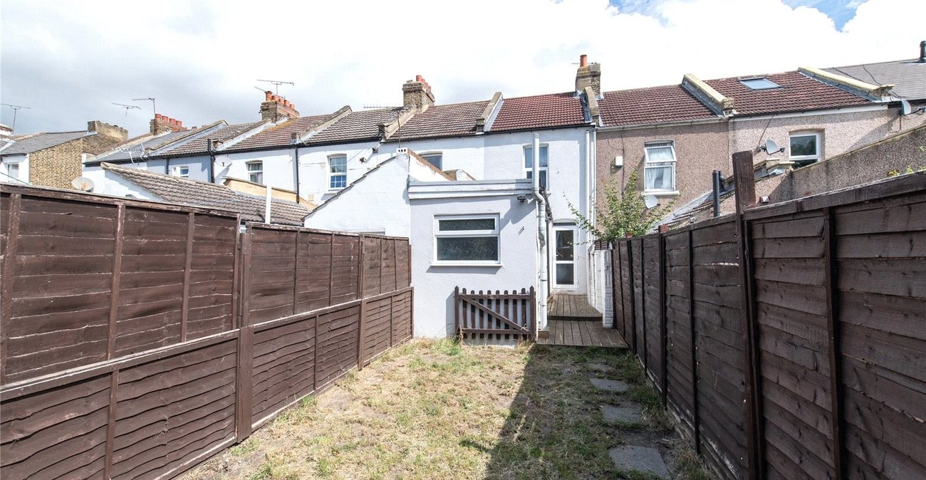 2 bedroom house for sale in Northfleet | Robinson Michael & Jackson