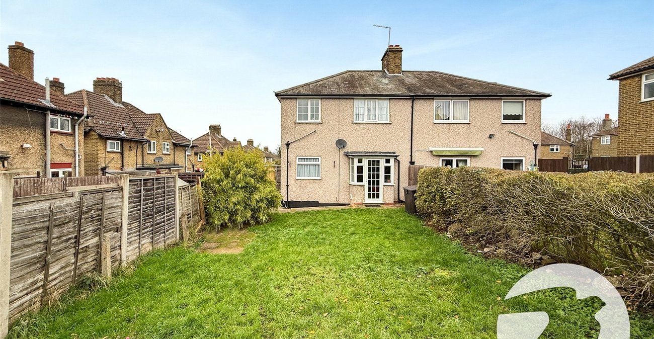 2 bedroom house for sale in London | Robinson Jackson