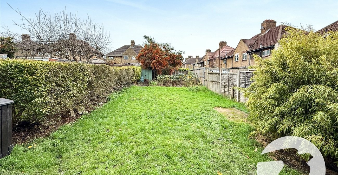 2 bedroom house for sale in London | Robinson Jackson