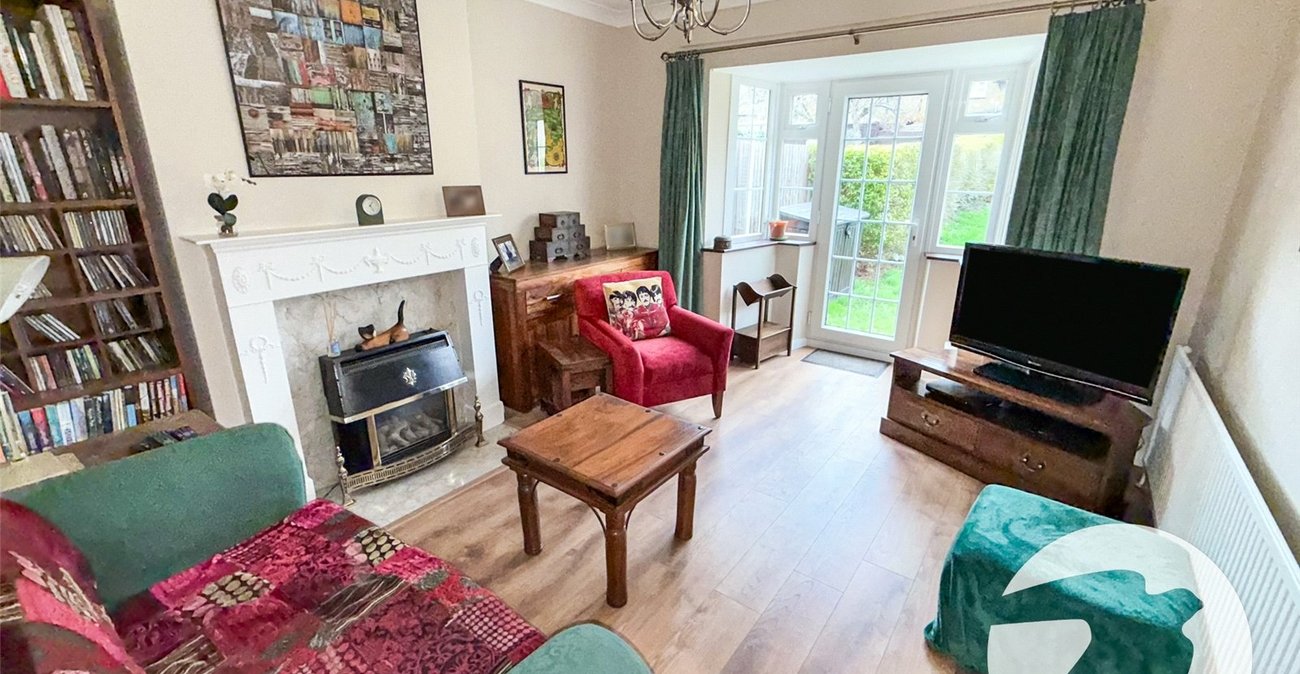 2 bedroom house for sale in London | Robinson Jackson