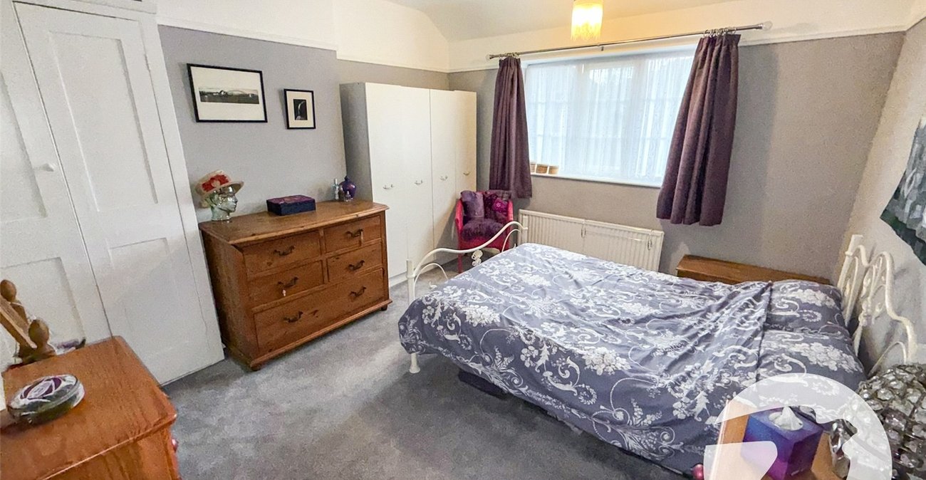 2 bedroom house for sale in London | Robinson Jackson