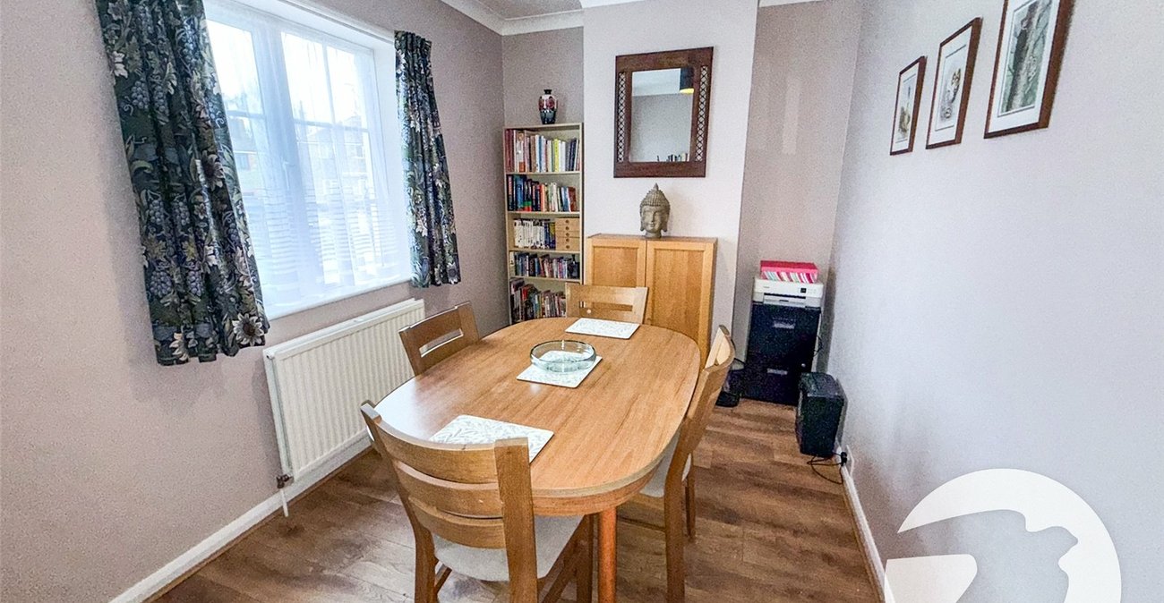 2 bedroom house for sale in London | Robinson Jackson