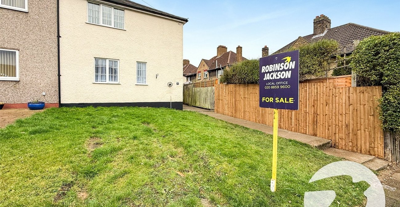 2 bedroom house for sale in London | Robinson Jackson