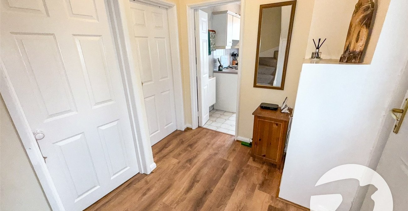 2 bedroom house for sale in London | Robinson Jackson